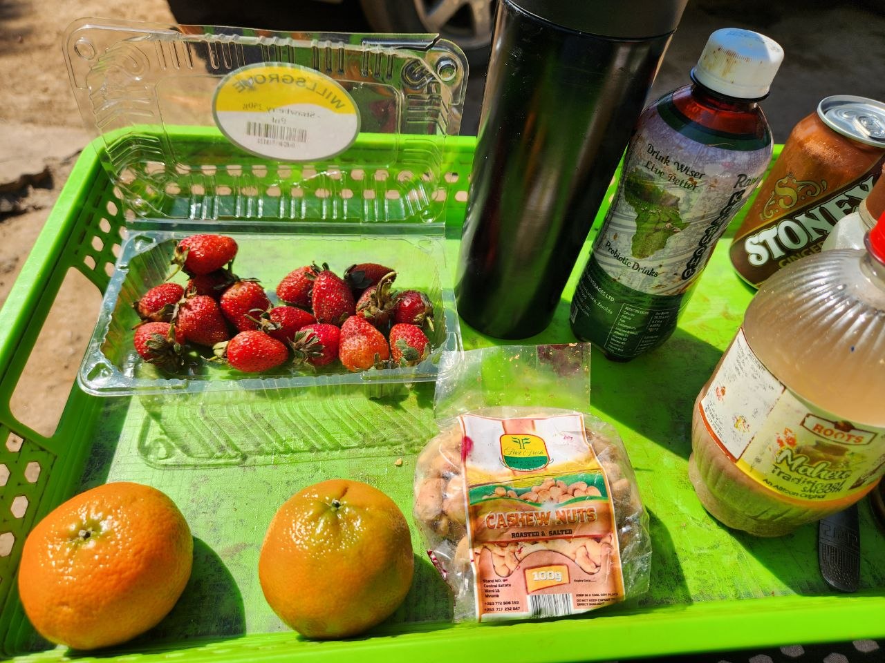 Strawberries, Naartjies, Mixed Nuts, Maheu, Hibiscus Tea & Kombucha